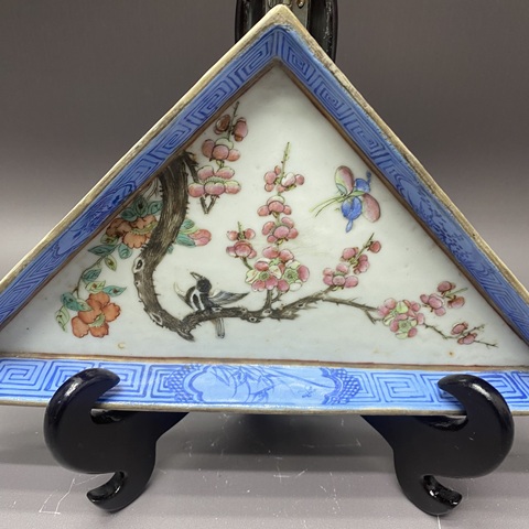 古玩陶瓷花鳥紋粉彩角盤真品鑒賞圖