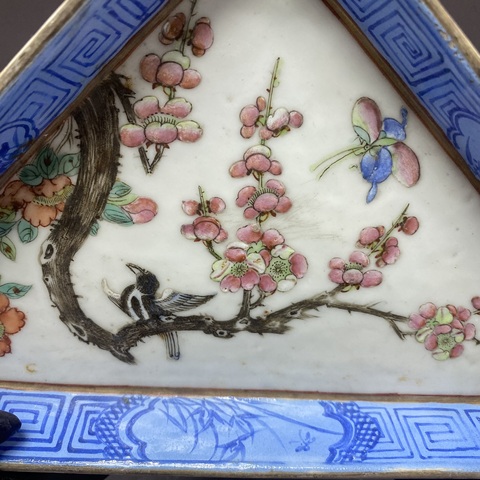 古玩陶瓷花鳥紋粉彩角盤真品鑒賞圖