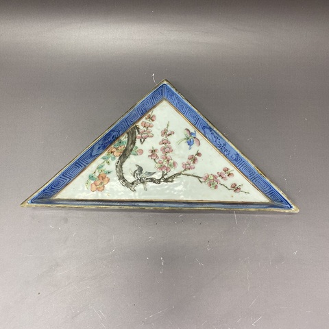 古玩陶瓷花鳥紋粉彩角盤真品鑒賞圖