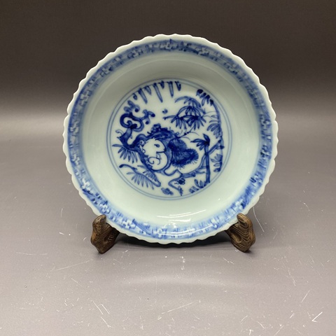 古玩陶瓷兔紋青花花口盤真品鑒賞圖