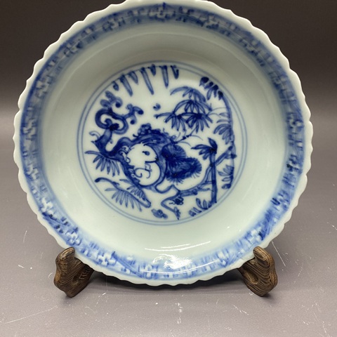 古玩陶瓷兔紋青花花口盤真品鑒賞圖