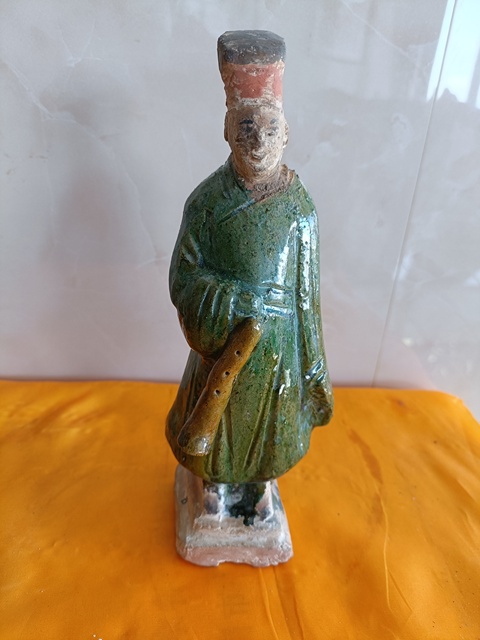 古玩陶瓷明三彩人物俑真品鑒賞圖