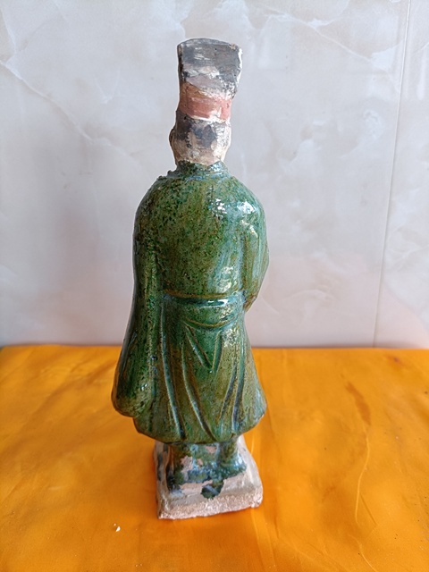 古玩陶瓷明三彩人物俑真品鑒賞圖