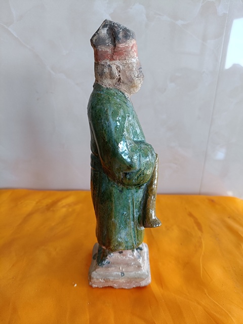 古玩陶瓷明三彩人物俑真品鑒賞圖