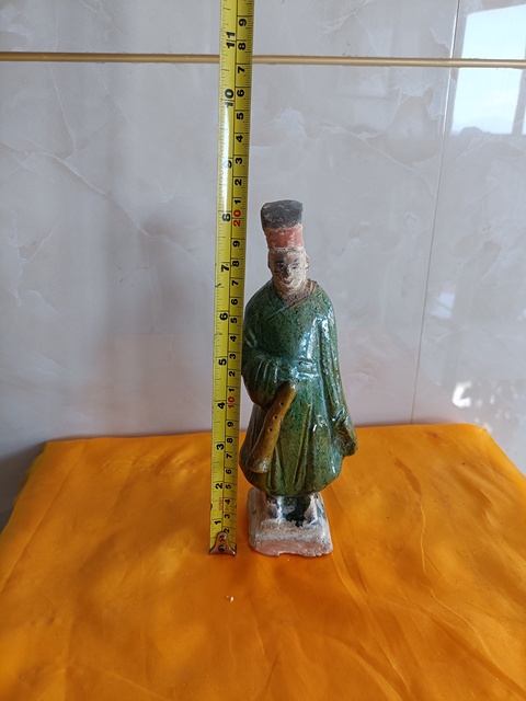 古玩陶瓷明三彩人物俑真品鑒賞圖
