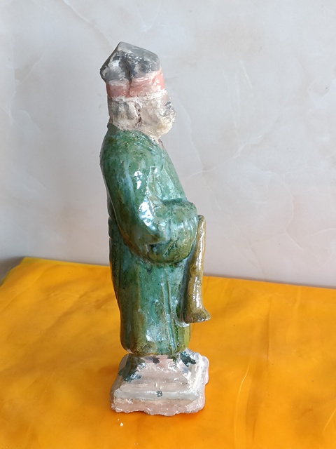 古玩陶瓷明三彩人物俑真品鑒賞圖