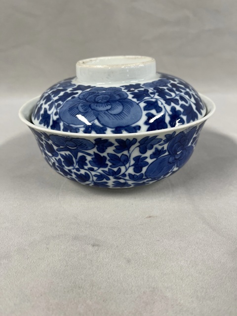 古玩陶瓷纏枝蓮紋蓋碗真品鑒賞圖