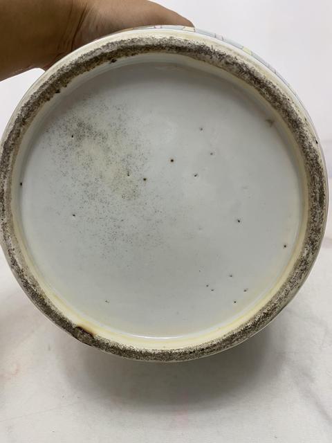 古玩陶瓷暗八仙粉彩撇口瓶真品鑒賞圖