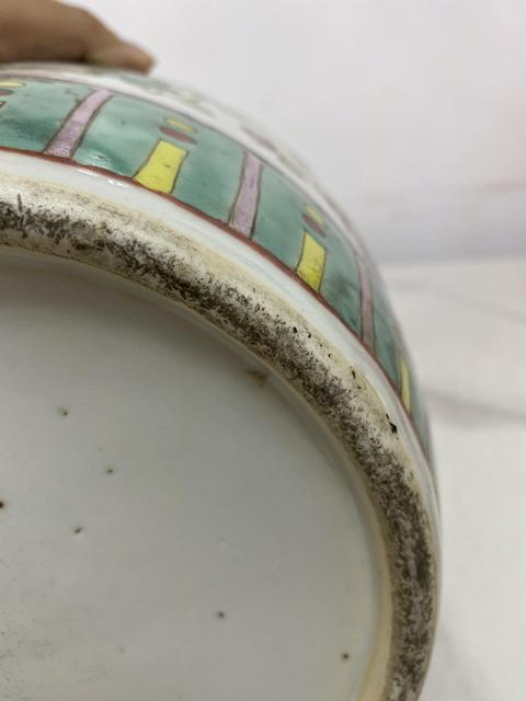古玩陶瓷暗八仙粉彩撇口瓶真品鑒賞圖