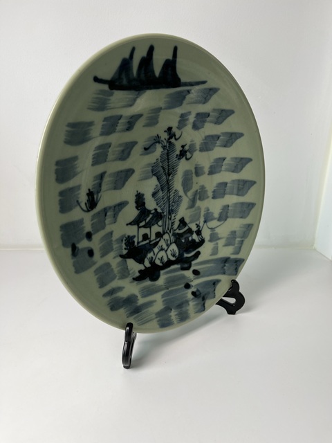 古玩陶瓷豆青青花山水大盤(pán)真品鑒賞圖