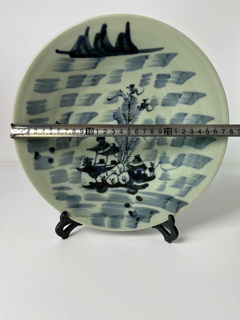 古玩陶瓷豆青青花山水大盤(pán)真品鑒賞圖