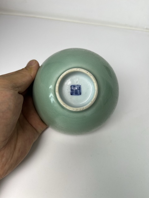 古玩陶瓷豆青釉茶圓真品鑒賞圖
