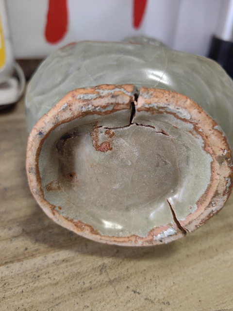 古玩陶瓷明代龍泉窯雙耳帶環扁瓶一對真品鑒賞圖