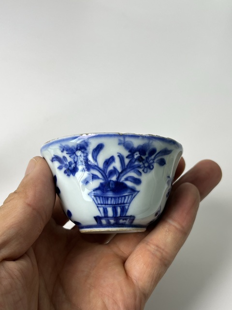 古玩陶瓷青花花卉紋杯碟套真品鑒賞圖
