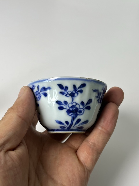 古玩陶瓷青花花卉紋杯碟套真品鑒賞圖
