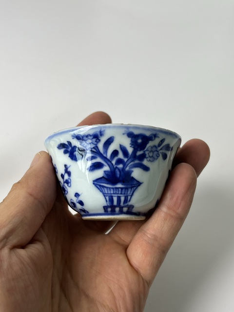古玩陶瓷青花花卉紋杯碟套真品鑒賞圖