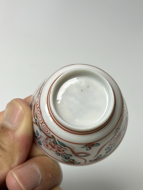古玩陶瓷五彩花卉紋春字杯碟套真品鑒賞圖