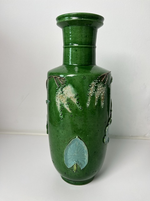 古玩陶瓷素三彩一鷺蓮科棒槌瓶真品鑒賞圖