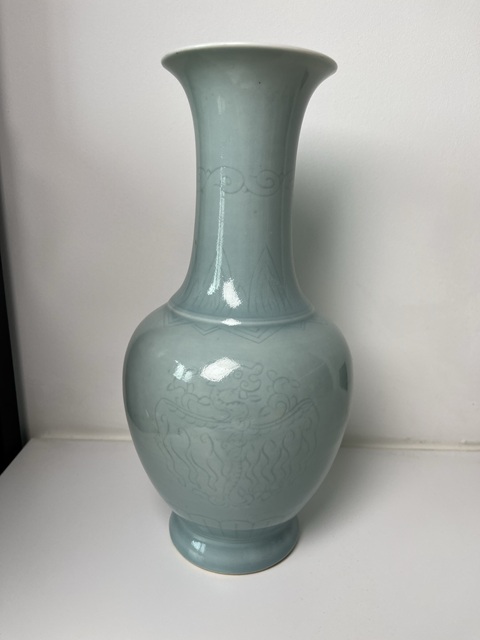 古玩陶瓷天藍(lán)釉暗刻夔鳳紋觀音瓶拍賣,當(dāng)前價格6588元