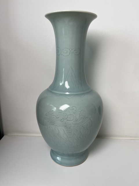 古玩陶瓷天藍(lán)釉暗刻夔鳳紋觀音瓶拍賣,當(dāng)前價格6588元
