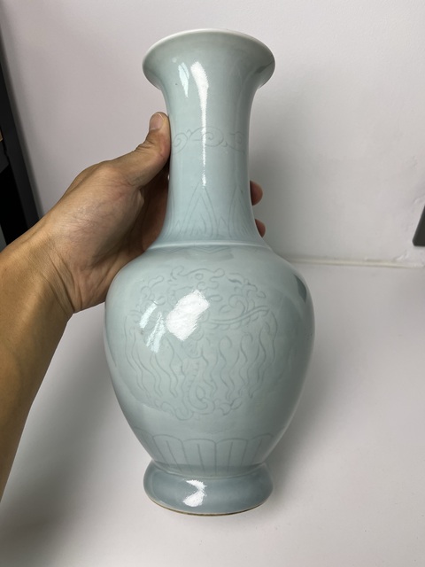 古玩陶瓷天藍(lán)釉暗刻夔鳳紋觀音瓶拍賣,當(dāng)前價格6588元
