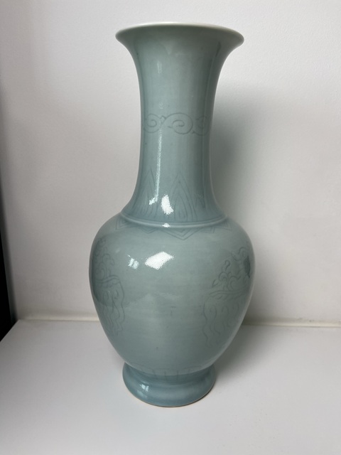 古玩陶瓷天藍(lán)釉暗刻夔鳳紋觀音瓶拍賣,當(dāng)前價格6588元
