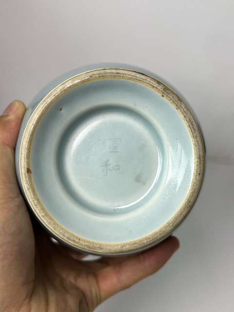 古玩陶瓷天藍(lán)釉暗刻夔鳳紋觀音瓶拍賣,當(dāng)前價格6588元