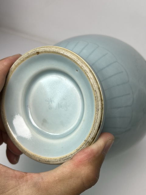 古玩陶瓷天藍(lán)釉暗刻夔鳳紋觀音瓶拍賣,當(dāng)前價格6588元