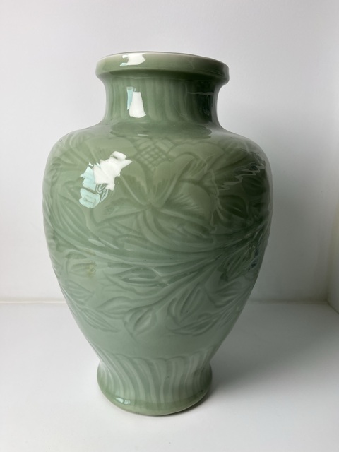 古玩陶瓷青釉暗刻花卉紋大賞瓶真品鑒賞圖