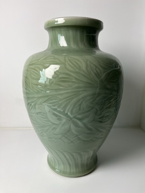 古玩陶瓷青釉暗刻花卉紋大賞瓶真品鑒賞圖