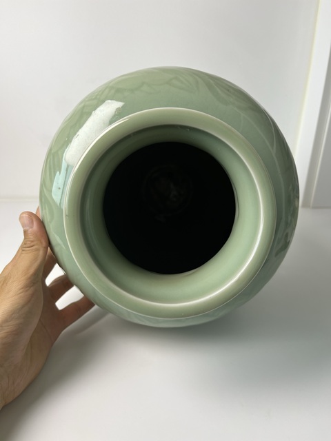 古玩陶瓷青釉暗刻花卉紋大賞瓶真品鑒賞圖