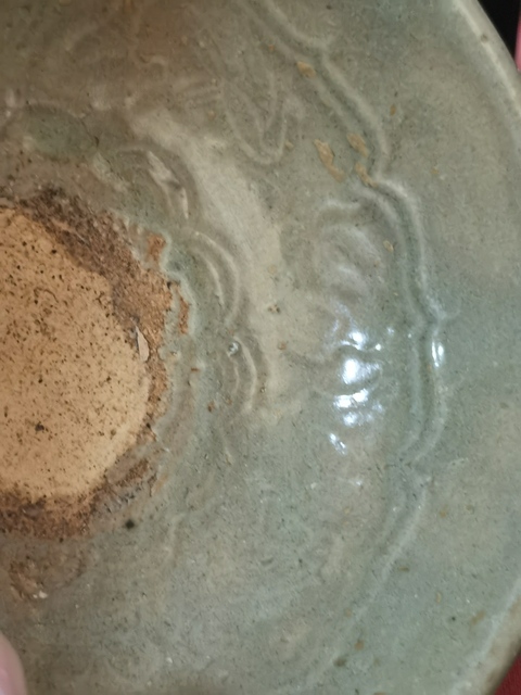古玩陶瓷龍泉青瓷印花碗真品鑒賞圖