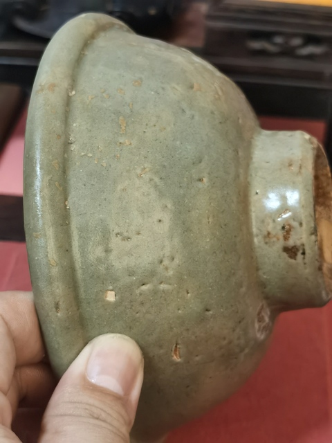 古玩陶瓷龍泉青瓷印花碗真品鑒賞圖