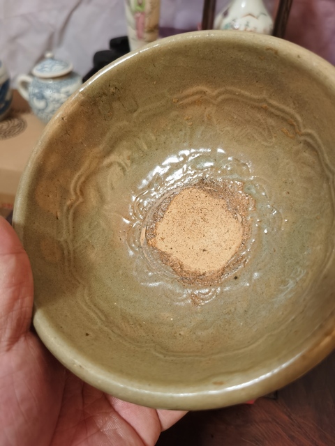 古玩陶瓷龍泉青瓷印花碗真品鑒賞圖