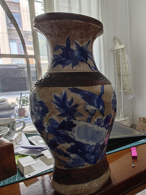 古玩陶瓷哥釉青花花鳥盤口瓶真品鑒賞圖