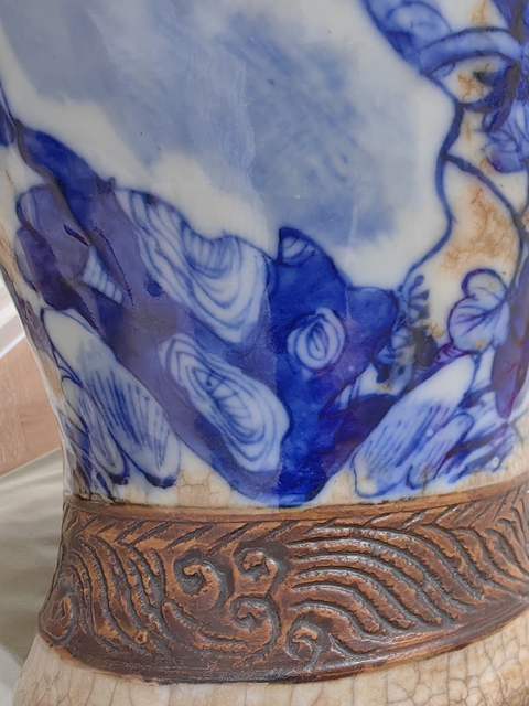 古玩陶瓷哥釉青花花鳥盤口瓶真品鑒賞圖