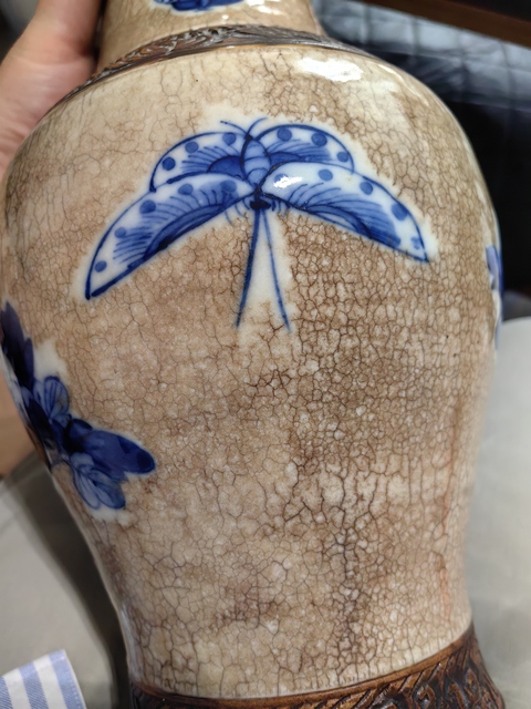 古玩陶瓷哥釉青花花鳥盤口瓶真品鑒賞圖