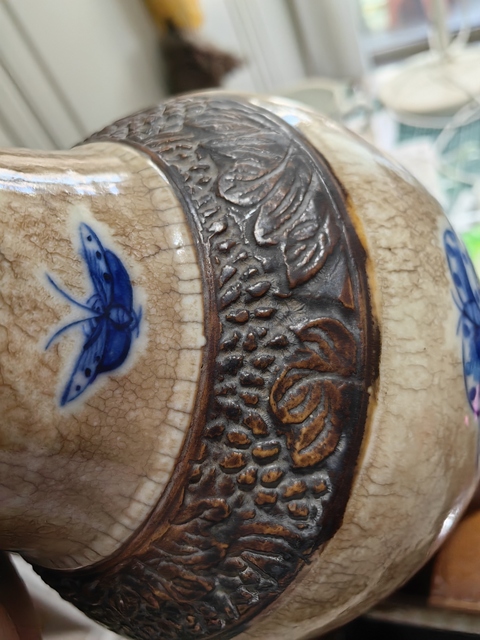 古玩陶瓷哥釉青花花鳥盤口瓶真品鑒賞圖