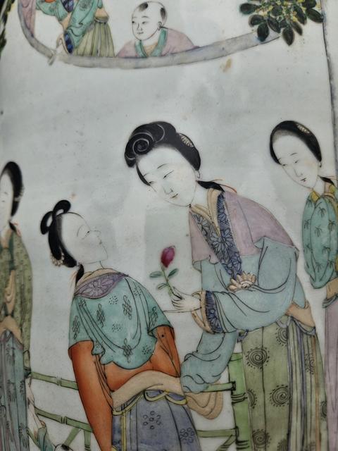 古玩陶瓷粉彩人物故事雙耳瓶真品鑒賞圖