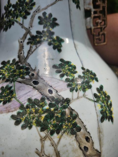 古玩陶瓷粉彩人物故事雙耳瓶真品鑒賞圖