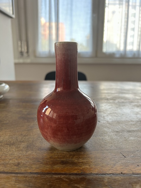 古玩陶瓷紅釉天球瓶真品鑒賞圖