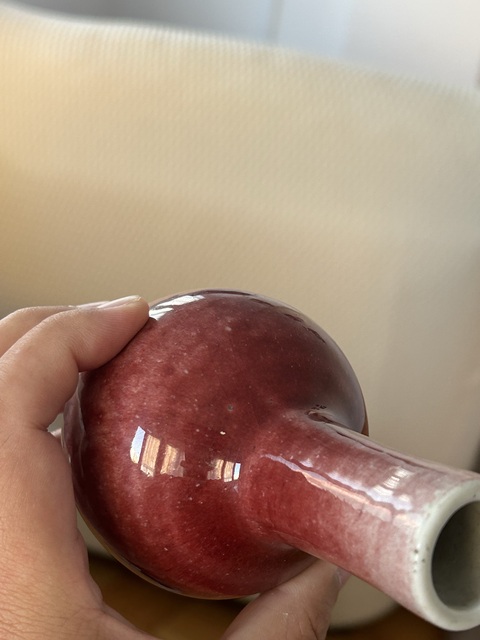古玩陶瓷紅釉天球瓶真品鑒賞圖