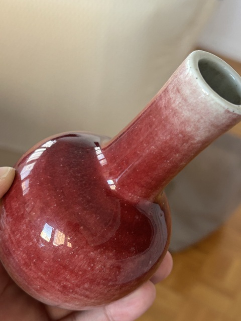 古玩陶瓷紅釉天球瓶真品鑒賞圖