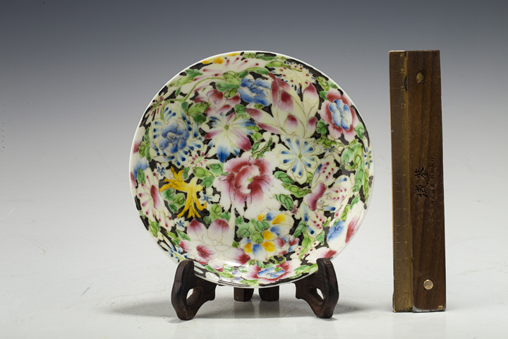 古玩陶瓷民國·墨地粉彩百花不落地紋盤一對拍賣，當前價格770元