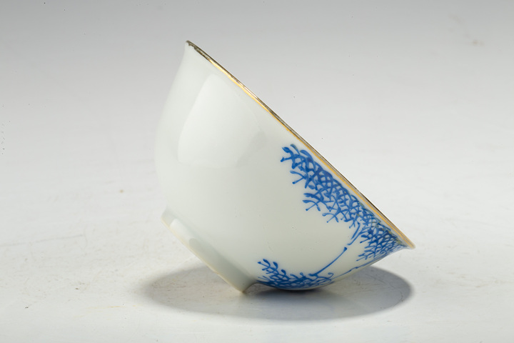 古玩陶瓷民國(guó)·藍(lán)料彩竹影清風(fēng)紋茶圓拍賣(mài),當(dāng)前價(jià)格622元