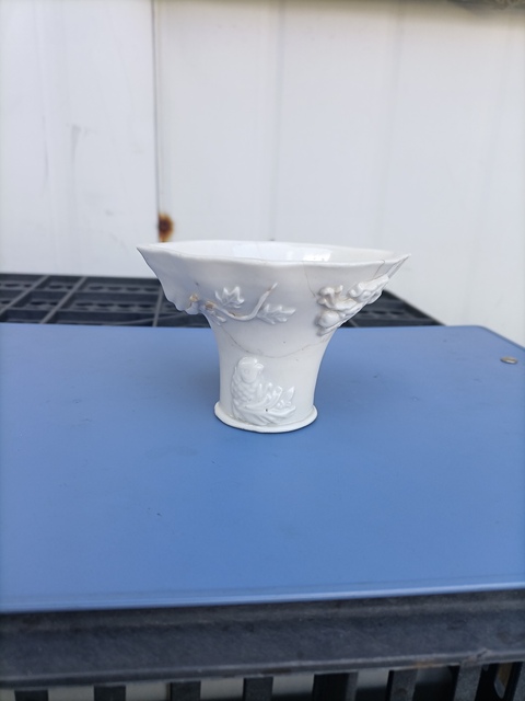 古玩陶瓷德化白瓷鶴鹿同春爵杯真品鑒賞圖