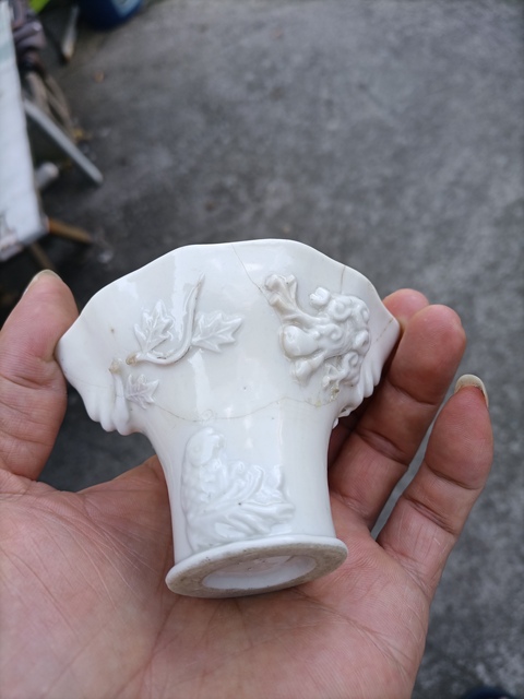 古玩陶瓷德化白瓷鶴鹿同春爵杯真品鑒賞圖