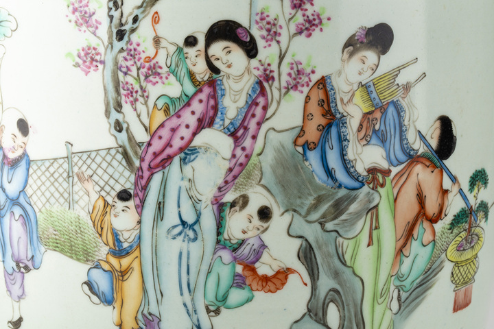 古玩陶瓷·粉彩仕女教子圖雙耳大瓶
真品鑒賞圖