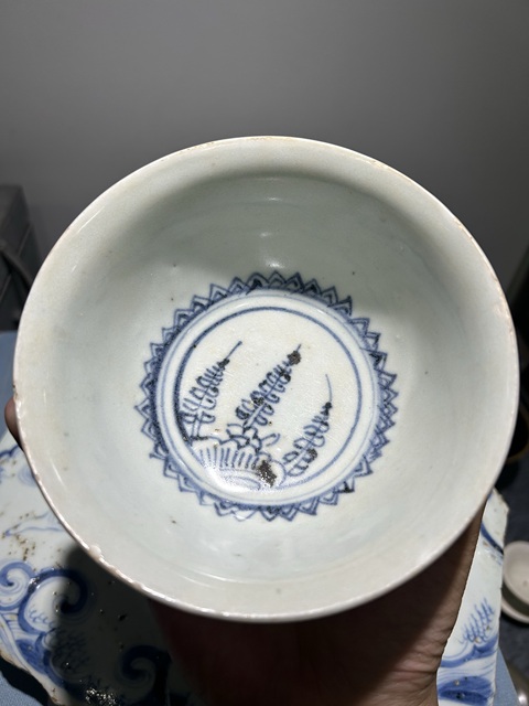 古玩陶瓷晚明青花梅紋杯真品鑒賞圖
