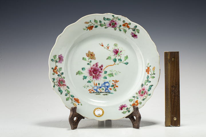 古玩陶瓷清雍乾·粉彩洞石花卉紋花口盤拍賣，當前價格1008元